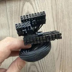 24 ピン ケーブルを使用して PC に電力を供給