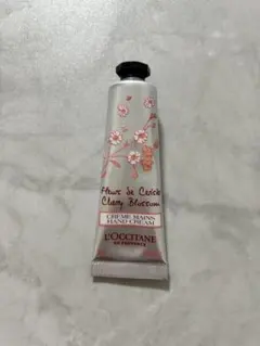 【新品】ロクシタン チェリーブロッサム ハンドクリーム