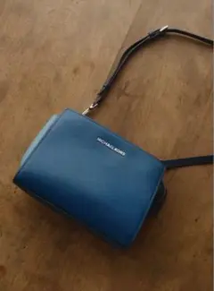 MICHAEL KORS バイカラーショルダーバッグ　ネイビー/ペールブルー