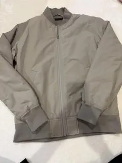 UNIQLO ベージュ MA-1