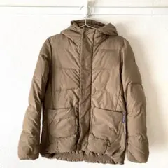 ベージュ ダウンジャケット