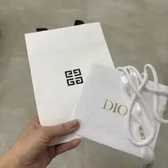 Dior エンボスロゴ付きホワイトバッグとショップ袋セット