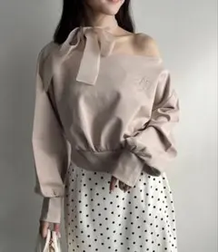 ナイスクラップ　NICE CLAUP リボン付きワンショルトップス　紺のサムネイル