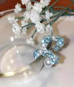 パールとブルーファルファーレのイヤーカフ