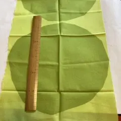 MARIMEKKO マリメッコ円形パターンの綿生地ハギレ約70cm x 29cm