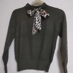 リボン付きオリーブグリーンニットセーター