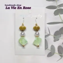 ハンドメイド ★ ミント パール 上品 ゆらゆら 樹脂 ピアス イヤリング