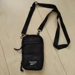 【難あり】Reebok リーボック ショルダーバッグ 黒 マルチケース ブラックのサムネイル