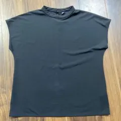 ユニクロ　クレープジャージースタンドカラーTのサムネイル