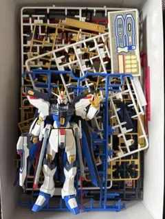 HG ストライクフリーダムガンダム 完成品のサムネイル
