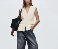 新品タグ付き　H&M ノースリーブ ベストのサムネイル