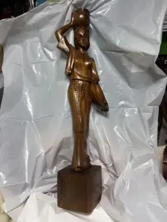 アンティークな民芸品木彫り　インドネシア　フィリピン　　女性像彫刻