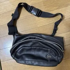 Lee合成皮革製　ボディバッグ　ブラック