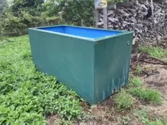 大型プラスチックタンク　ライトブルー　水槽　メダカ　鯉　漬け物　排水口あり 大型プラスチックタンク 青 排水口付き - メルカリ