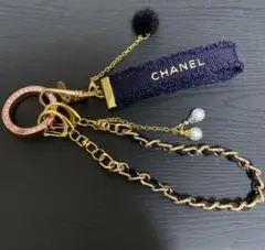 CHANEL 2025ホリデーラッピングリボン&ビーズチェーンキーリングホルダー
