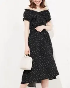 【美品】ナチュラルクチュール　ドット柄　2WAY　オフショルダーワンピース 黒