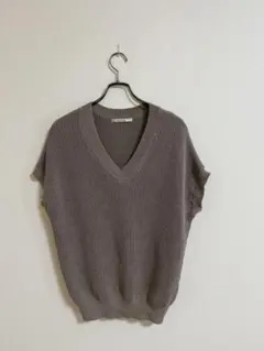 最初価格❣️Stola. Vネック ニット ノースリーブ Fのサムネイル