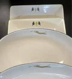 ミスドのお皿  翔んでる猫のオーバルと三羽の鳥スクエア 2種4枚
