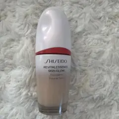 資生堂　ファンデーションrevitalessence skin glow 220