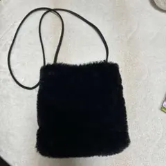 ブラックファーショルダーバッグ