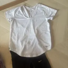 Nike Dri-FIT ホワイト Tシャツ とレギンスセット