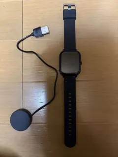 ブラック スクエア型スマートウォッチ 本体、充電器