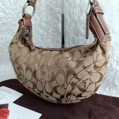 美品✨ コーチ スモールホーボー シグネチャー ワンショルダーバッグ ベージュ