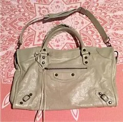 バレンシアガのバックのサムネイル