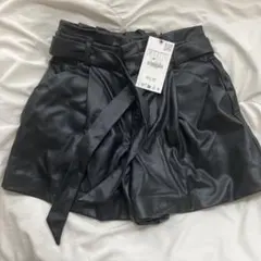 ZARA ベルトフェイクレザーショートパンツ