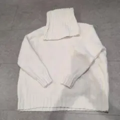 ホワイトリブ編みタートルネックセーター