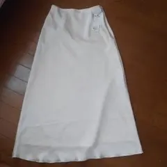 オンワード樫山 Mサイズ ロングスカート 新品洗えるダルサテンナロースカート