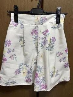 花柄 ショートパンツ ホワイトトッコクローゼットのサムネイル