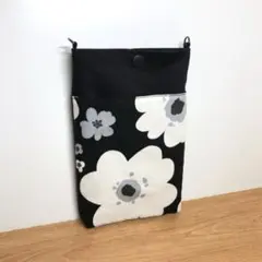 スマホポーチ(本体)　花柄　黒　サコッシュ　ミニショルダー