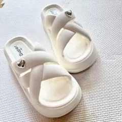 ホワイト クロスストラップ サンダル