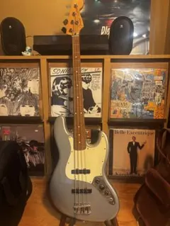 Fender Player Jazz Bass®Pau Ferro Silverのサムネイル