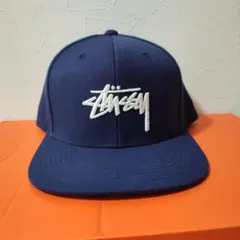 Stüssy ネイビー スナップバックキャップ