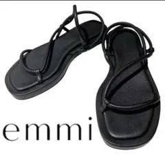 emmi ブラック ecoフラットストラップサンダル 24.5のサムネイル