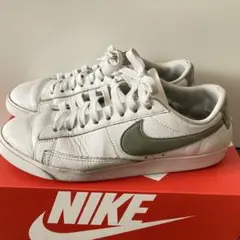 スニーカー グレー