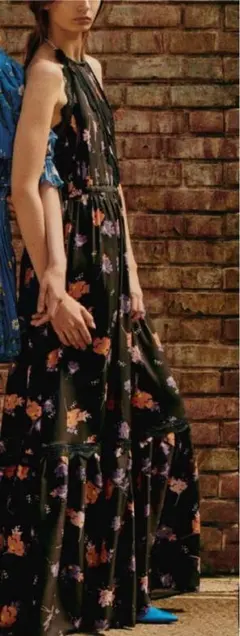 花柄ハルターネックマキシドレス