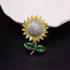 ジルコンひまわりブローチ素敵な花コサージュ結婚式卒業式入学式発表会祭り胸飾り