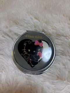 Hello Kitty ハート型コンパクトミラー　小悪魔　ブラック