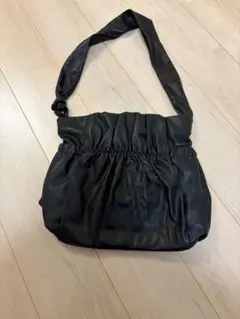 大容量ショルダーバッグ