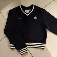 adidas sporty & rich Vネック トレーナー