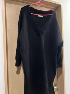 SHOO LA RUE 黒 Vネック長袖ニット