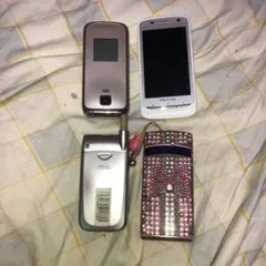 （ジャンク）携帯電話３台とルーター１台