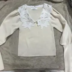 レース装飾クリーム色ニット