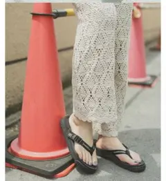 【美品】beautiful people STUDIOS別注サンダル　黒のサムネイル