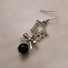 Dior ロゴピアス シルバー 黒ビーズ 片耳