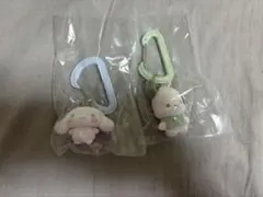 ガチャガチャ　ポチャコ、シナモロール　カラフルカラビナマスコットチャーム