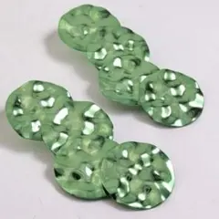 グリーンメタルピアス　可愛い　お洒落　個性的　カジュアル　新品　未使用